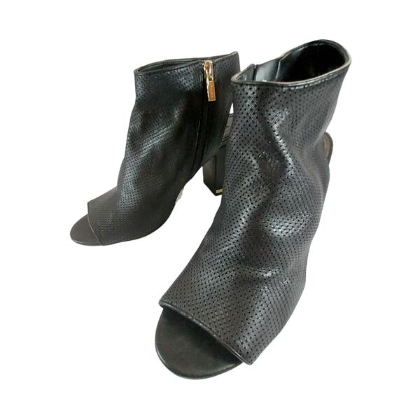 DKNY! BLACK PERFORATED GENUINE LEATHER PREP TOE OPEN CHUNKY HEELS! SZ 8.5M - Picture 3 of 10
